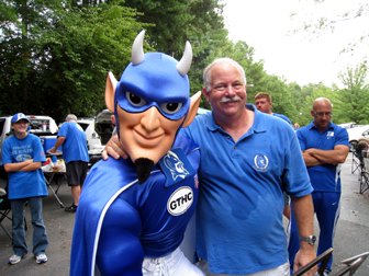 Larry and the Blue Devil 2009.jpg
