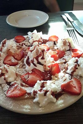 strawberry crepe.jpg